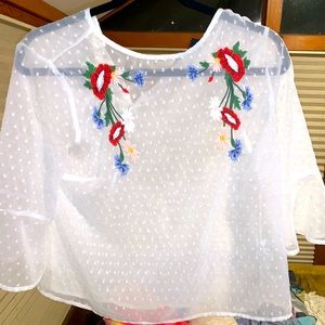 Sheer white blouse with detailed dainty flowers. 🌷🌹🌸🌼From ATMOSPHERE.